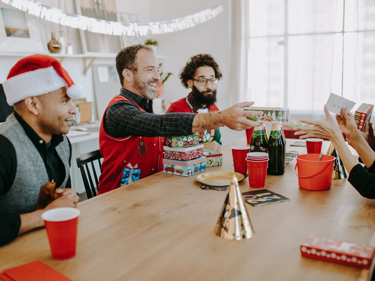 10 Exciting Christmas Activities for Seniors - Homage Malaysia